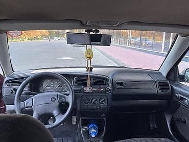 Volkswagen Vento: 1993 г., 1.8 л, Механика, Бензин, Седан — 9