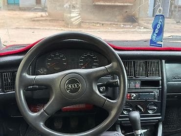 салон машины: Audi 80: 1993 г., Универсал — 9