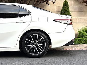 rav4 2014: Toyota Camry: 2022 г., Гибрид, Седан — 4