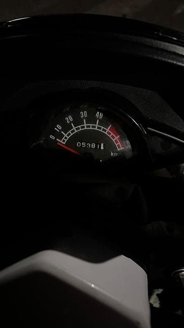 квадра сикил: Скутер/quadro-скутер (белый), городского класса Ключевые особенности — 2