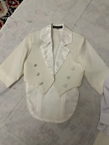 детский электрокар бу: Классический костюм 
На 1.5 года
Одет один раз на фотосессию — 4