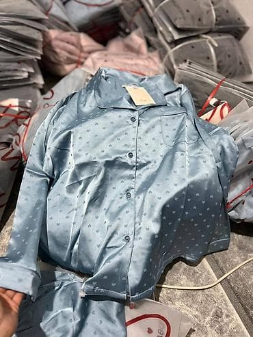 женские пижамы: Женская из атласа пижама, комплект 2 предмета: - Рубашка на пуговицах — 7