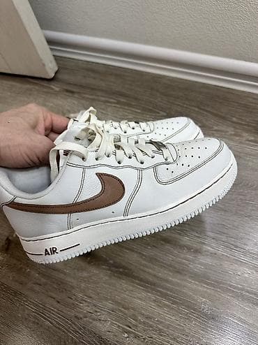 мужской фудболка: Кроссовки Nike Air Force 1 почти новые из США 🇺🇸 размер 40.5 — 3