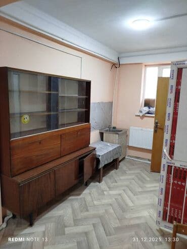 сдается комната рабочий городок: Сдаётся небольшая студия с душем и санузлом.Кызыл аскер ул орозов — 2
