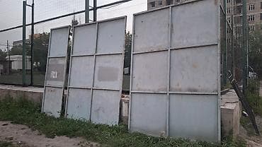 Распашные ворота: Продаю ворота. Высота 3 метра. ширина больших по 2 метра, а дверцы 1 — 2