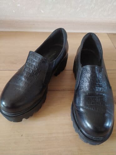 женские брендовые туфли недорого: Продаю женские кожаные осенние туфли на широкую ногу, размер 38. Б/у — 3