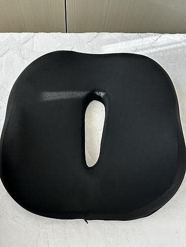 Ортопедическая подушка для сидения с вырезом (кокцигеальным каналом)