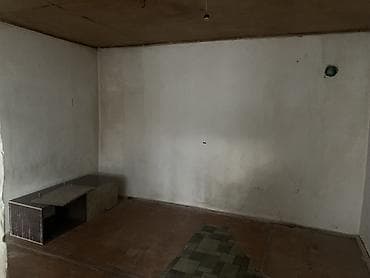 аренда гостинки: Одна комнатная, душ нет 
Комуналка отдельно — 1