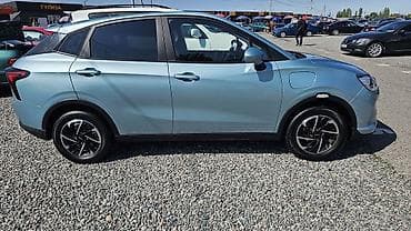 сетка кду: Электрический автомобиль Neta в светло-голубом цвете. Модель имеет — 2