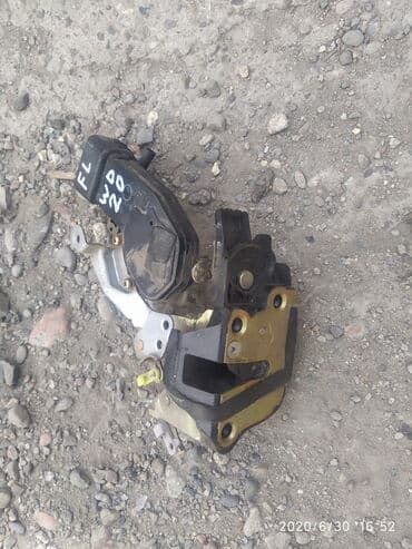 реставрация бронированных дверей: Toyota Windom 20 Замок дверной центральный, Тойота Виндом замок — 1