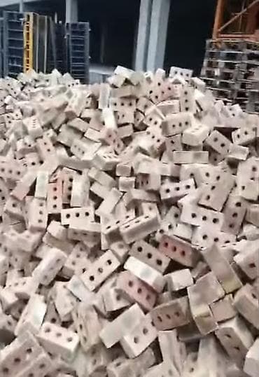 Кирпич пустотелый (трёхпустотный) - Материал