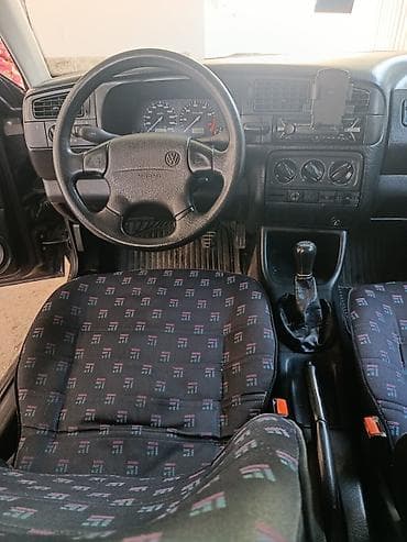 пасад б4: Volkswagen Golf: 1991 г., 1.8 л, Механика, Бензин, Седан — 4