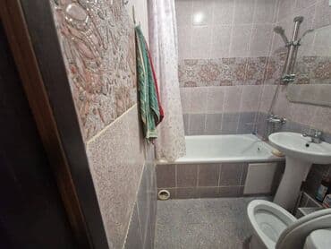 суточный квартира бишкек политех: 2 бөлмө, Менчик ээси, Чогуу жашоосу жок, Толугу менен эмереги бар — 2