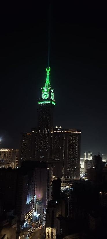 лава лампа: Авторская фотография башни с часами в комплексе Abraj Al Bait (Мекка) — 7