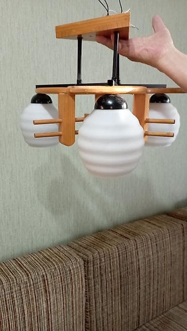 Люстралар: Потолочная люстра с деревянным каркасом и 3 плафона дами - Дизайн — 1