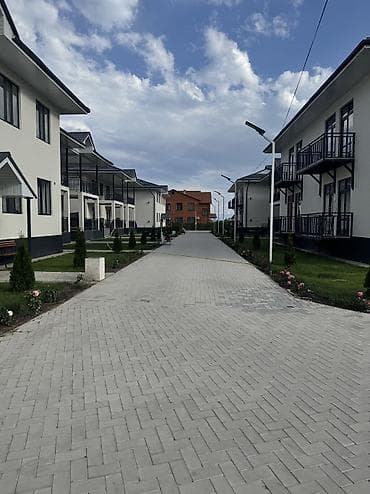 Аренда квартир на Иссык-Куле: Сдается трех комнатная квартира на втором этаже с большой террасой с — 1