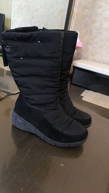 обувь для охоты: Зимние женские сапоги-дутики черного цвета. Особенности: - Утепление — 2