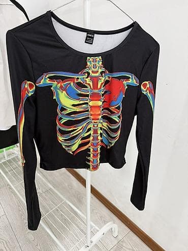 вещи для женщин: Продаю остатки подростковой одежды унисекс: 1) Толстовка с капюшоном — 4