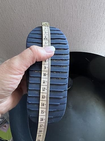 ботам: Детские зимние ботинки Clarks, темно‑синие, на меху.э Забирать в 12 — 10