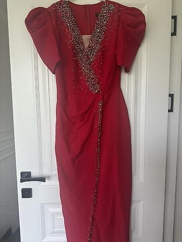 вечернее платье шито: На прокат Элегантное вечернее платье насыщенного красного цвета. - — 2