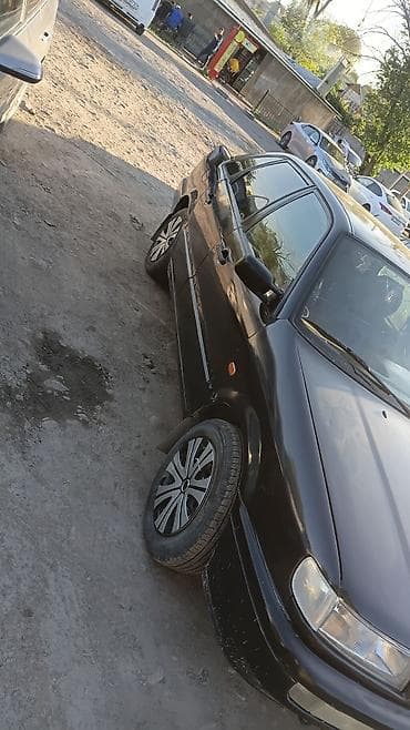 сед: Volkswagen Passat: 1994 г., 2 л, Механика, Бензин, Седан — 3