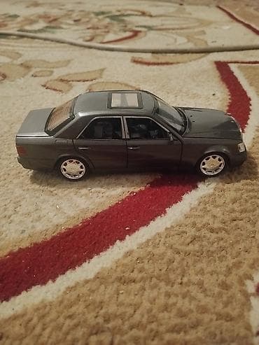 шкатулки нарды: Коллекционная модель автомобиля Mercedes-Benz E-Класс W124 AMG (E500) — 2