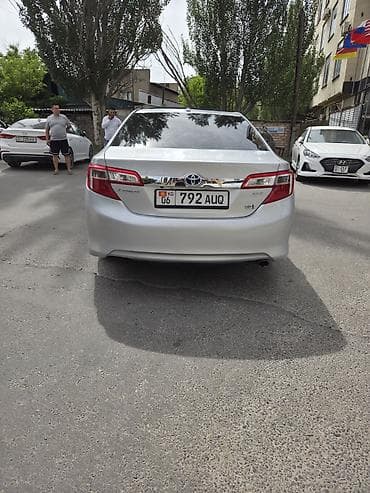 4 vd: Toyota Camry: 2012 г., Гибрид, Седан — 4
