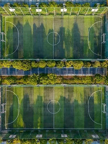 зал футбол: Футбольные мини‑поля с искусственным покрытием - Два полноразмерных — 1