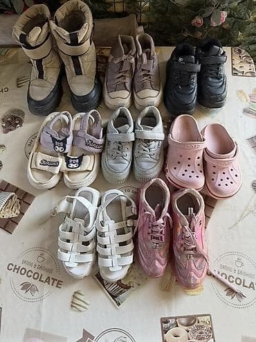 Детская обувь набором — разные модели для сезона от лета до зимы