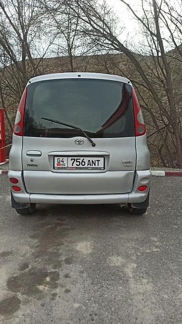 Унаа сатуу: Toyota Yaris Verso: 1999 г., 1.3 л, Кол менен иштөөчү, Бензин, Вэн/Минивэн — 4