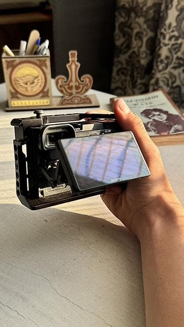 memory stick: Беззеркальная камера Sony A6600 в защитной клетке +батарейка — 5