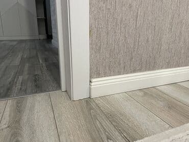 цена плинтуса на пол: Плинтус напольный полеуретановый. 40 шт. Отличного качества. 13000 за — 1