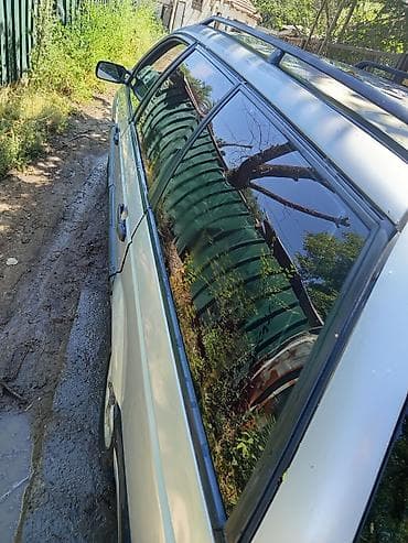 Volkswagen Passat: 1992 г., 1.8 л, Кол менен иштөөчү, Универсал — 2