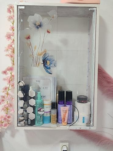 Настенная витрина/шкаф для косметики и лаков - Материал: корпус из