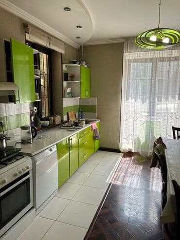 сдаю дом дордой: 285 кв. м, 6 бөлмө, Брондолгон эшиктер — 5