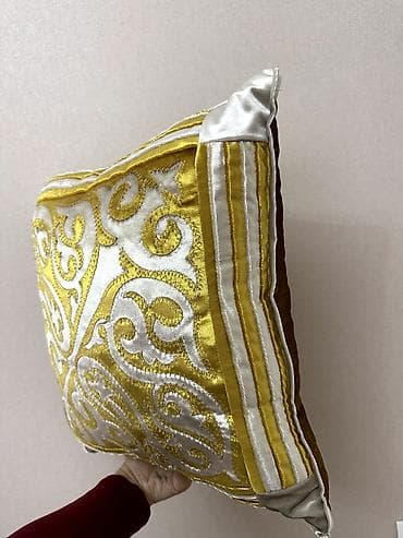 вязаные подушки: Декоративный комплект для дома: длинный валик-кавдрак и квадратные — 4