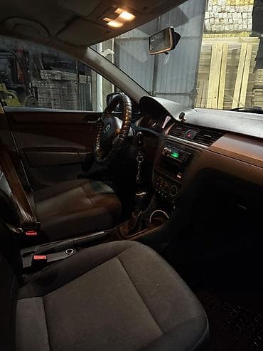 Транспорт: Skoda Rapid: 2017 г., 1.6 л, Механика, Бензин, Седан — 4