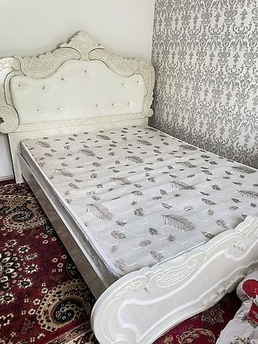 стильные картины для интерьера: Спальный гарнитур в классическом стиле Состав комплекта: - Кровать — 1