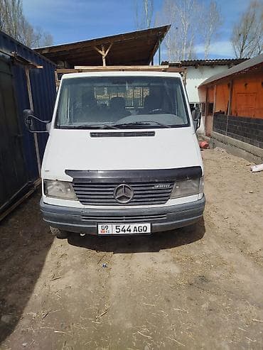 subaru 2010: Грузовик, Mercedes-Benz, Стандарт, 4 т, Б/у — 4