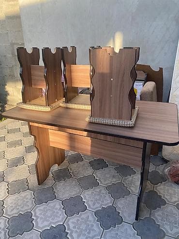 Кухонные столы: Кухонный уголок + односпальная кровать Описание: 	•	Кухонный уголок — 1