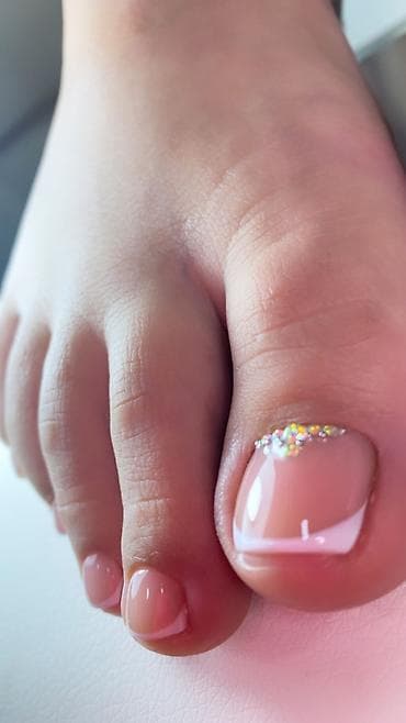 массаж 1500: Выравнивание, Дизайн, Наращивание ногтей, Педикюр, Консультация, Одноразовые расходные материалы, Услуга в 4 руки — 2