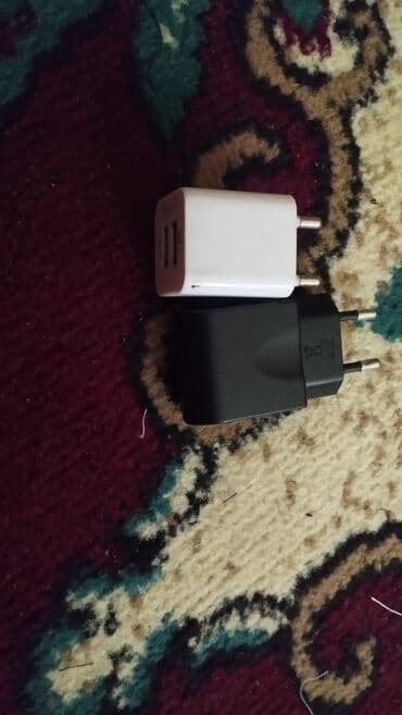 зарядка ipod: Продаю!!! зарядки:айфон,таепси,юсб наушники:аирподс(не работает) — 1