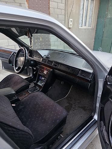 винтажные машины: Mercedes-Benz W124: 1994 г., 2 л, Механика, Бензин, Седан — 6