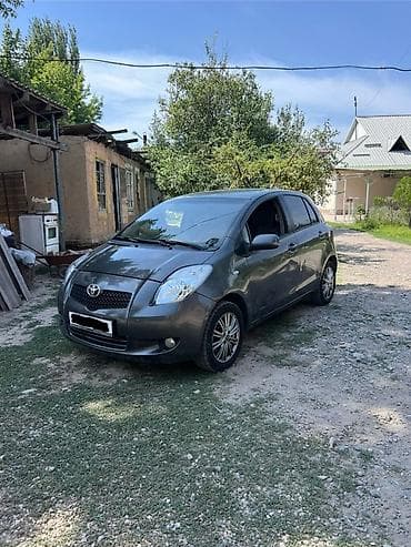 Toyota Yaris: 2010 г., 1.3 л, Автомат, Бензин, Хэтчбэк — 1