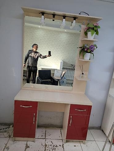 туалетный столик для косметики: Парикмахерский/визажный стол с большим зеркалом и подсветкой — 2