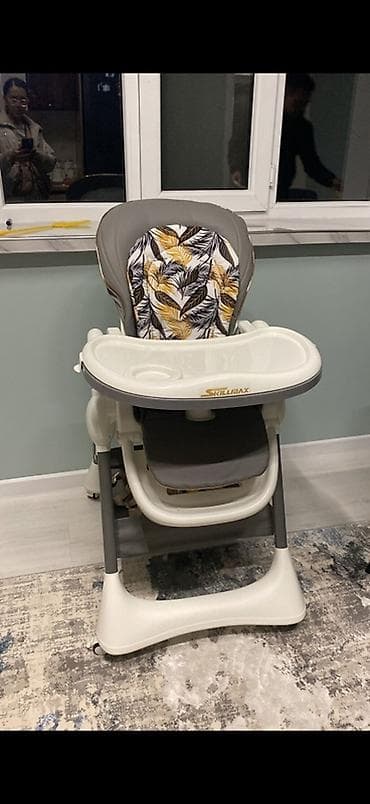 Стульчик для кормления Skillmax - Многофункциональный: подходит с