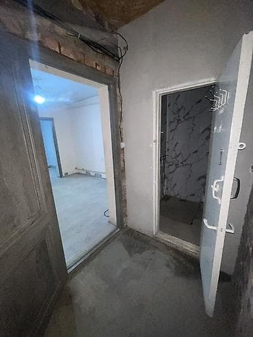 студия аренда квартиры: Сдается небольшая Планировка и помещение: - Комната прямоугольной — 6