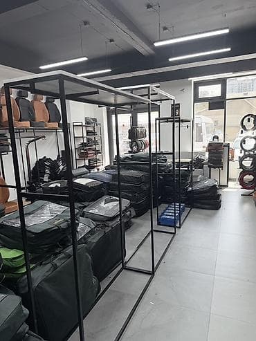 выставка: Металлические торговые стеллажи/стойки-рамки для шоурума и магазина - — 2