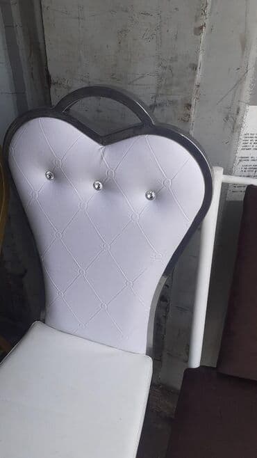 Кухонный стол и стул