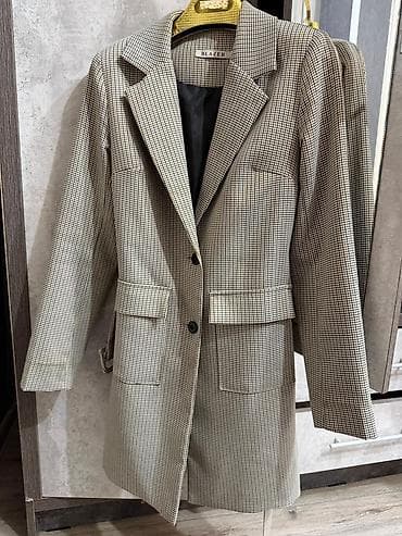 пиджак белый: Женские удлинённые пиджаки Состояние хорошее Вариант 1: серый — 4